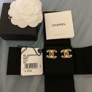 Chanel 20K earring